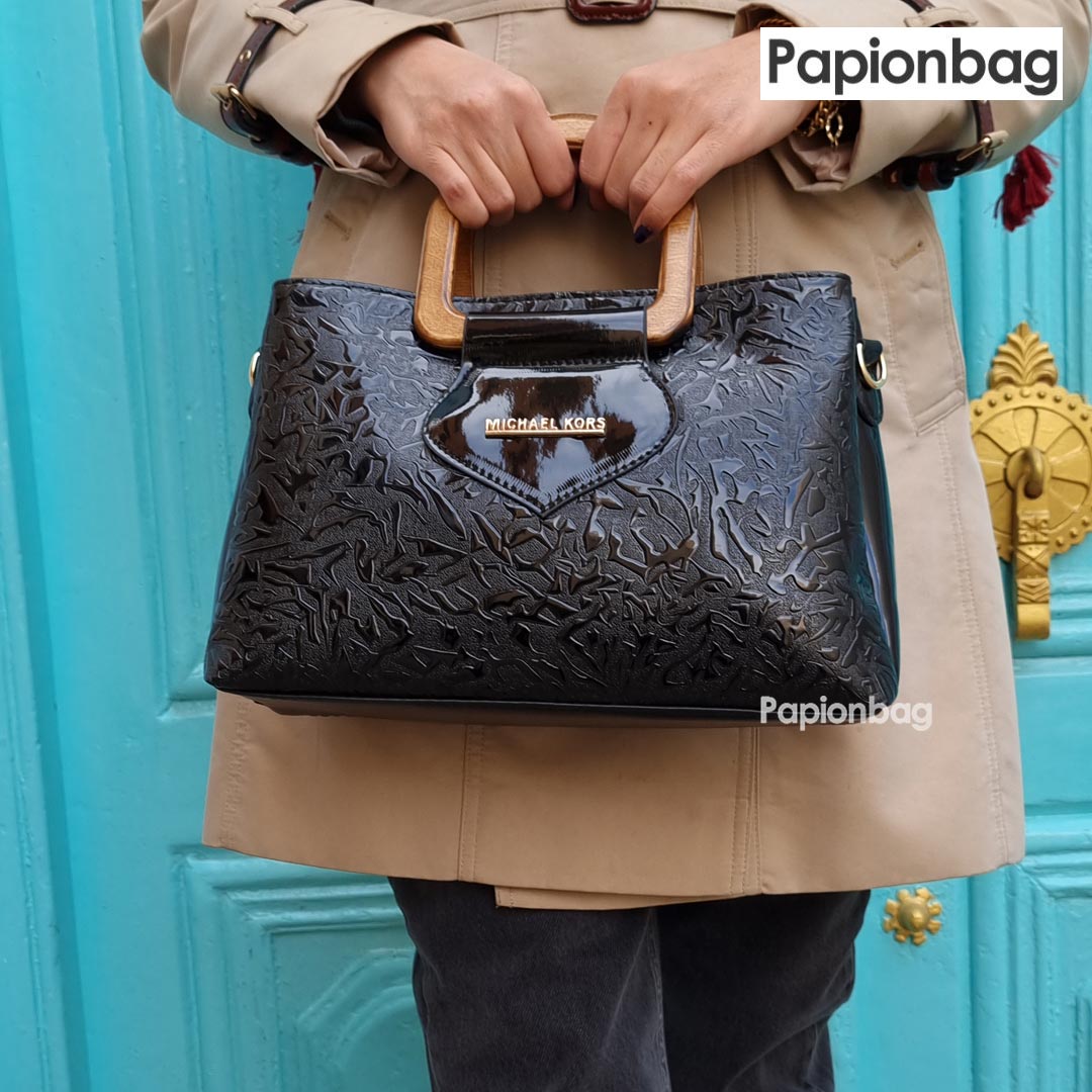 Womens bag with wooden handle 3