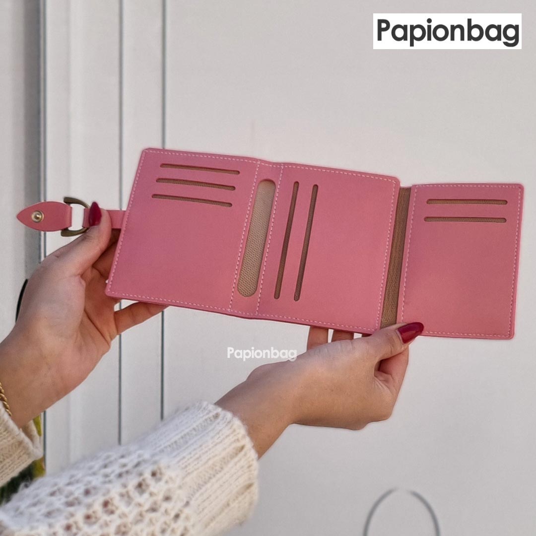 کیف پول دخترانه فراگامو کد 295 رنگ صورتی داخل کیف